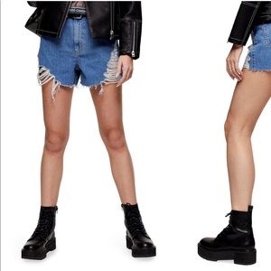 Top shop- super ripped mom shorts